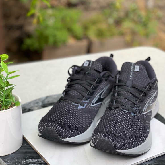 Levitate 5 Running Shoe men’s size  13 gently used 
BROOKS - Picture 4 of 12